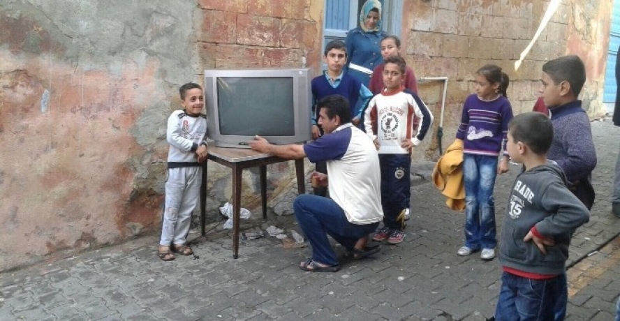 Eyyübiyeliler Faruk Çelik İçin Sokağa Televizyon Kurdu