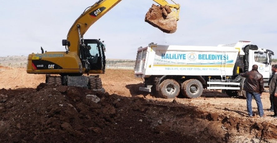 Haliliye Belediyesi Yol Çalışmalarında ’Dur Durak’ Bilmiyor