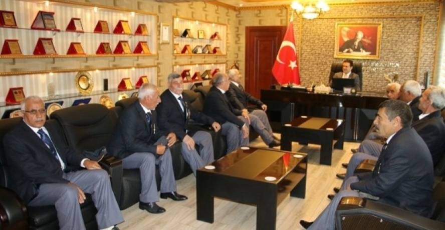 Kıbrıs Gazilerine Yeni Tören Kıyafeti Hediye Edildi