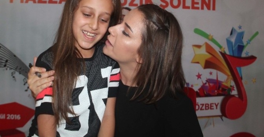 Merve Özbey’den şehit kızına özel ilgi
