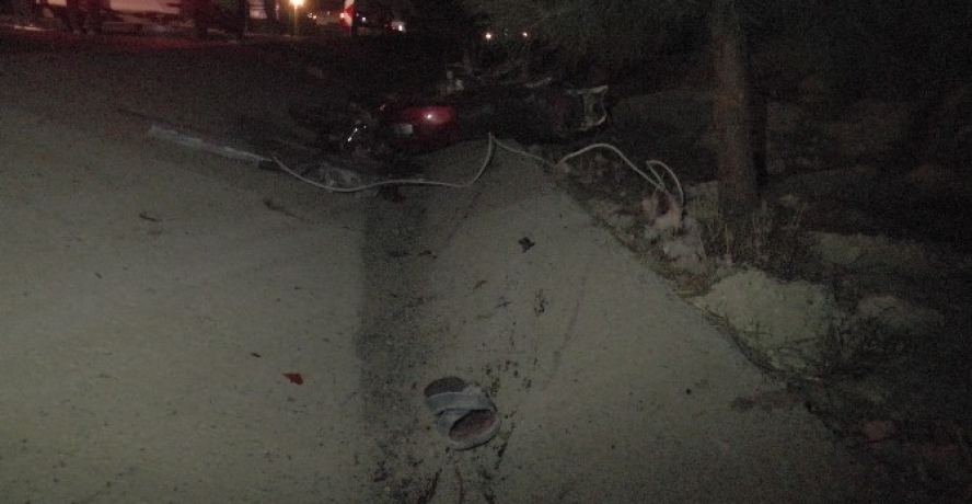 Minibüsün çarptığı motosikletin üzerindeki 3 işçi yaralandı