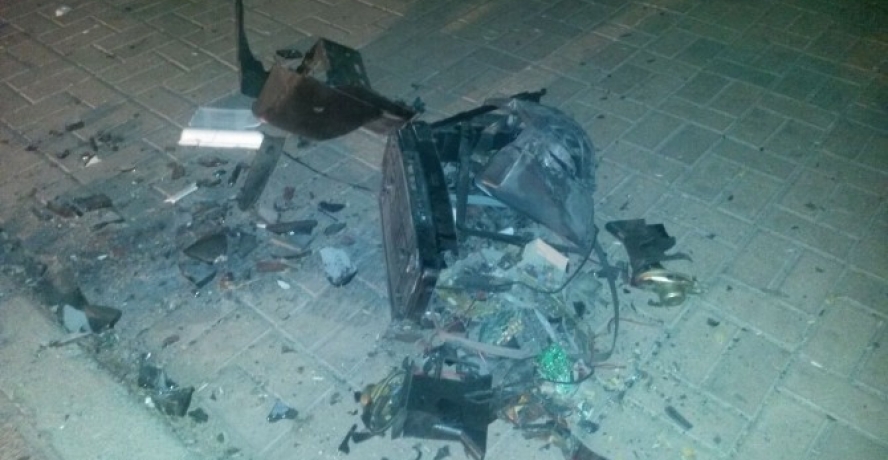 Park yakınına bırakılan televizyon kontrollü şekilde patlatıldı