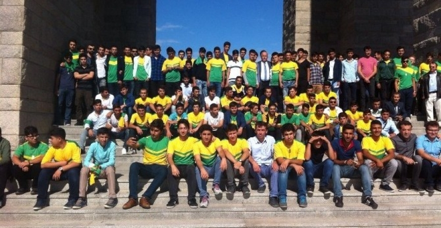 Şanlıurfalı lise öğrencilerinden Çanakkale’de anlamlı mesaj