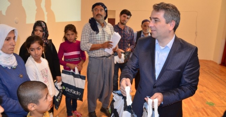 Siverek’te 300 çocuğa elbise yardımı yapıldı