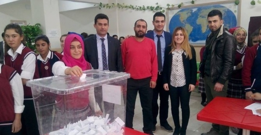 Viranşehir Kız Anadolu Lisesinde Okul Temsilciliği İçin Kıran Kırana Bir Seçim Heyecanı
