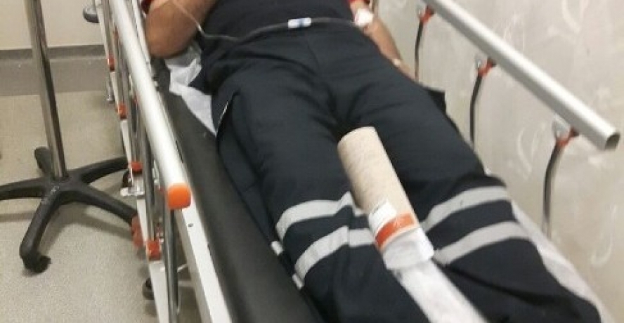 Yangını Söndürmeye Çalışan İtfaiyeci Silahla Vuruldu